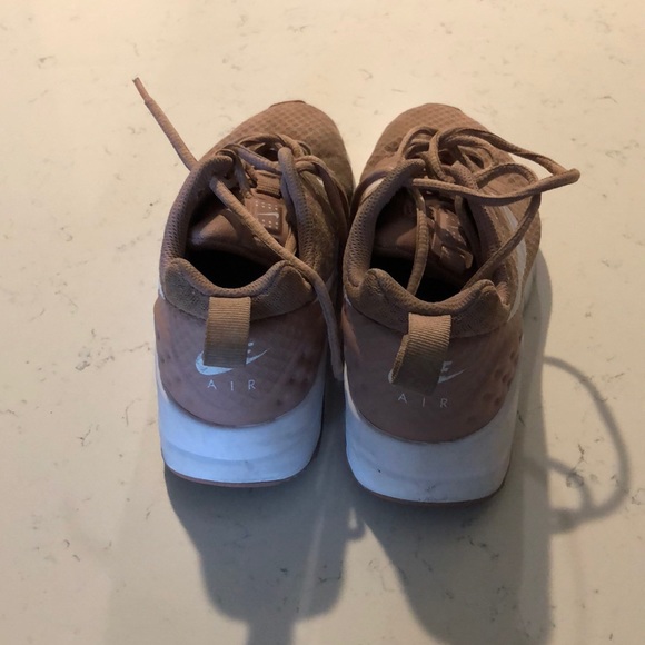 Nike Air Max Motion LW Sneakers - Picture 3 of 4